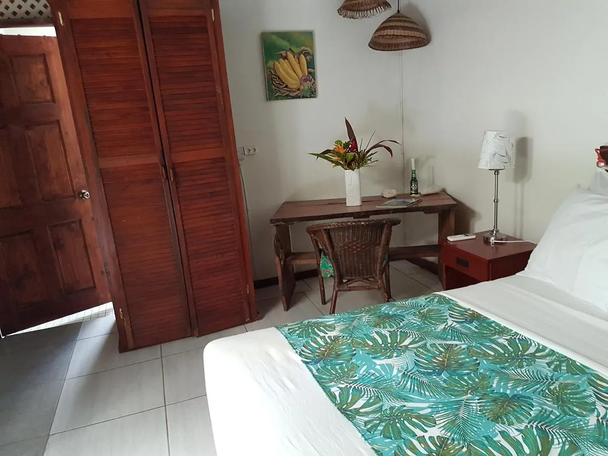 ***  Hibiscus Valley Inn Marigot Dominica