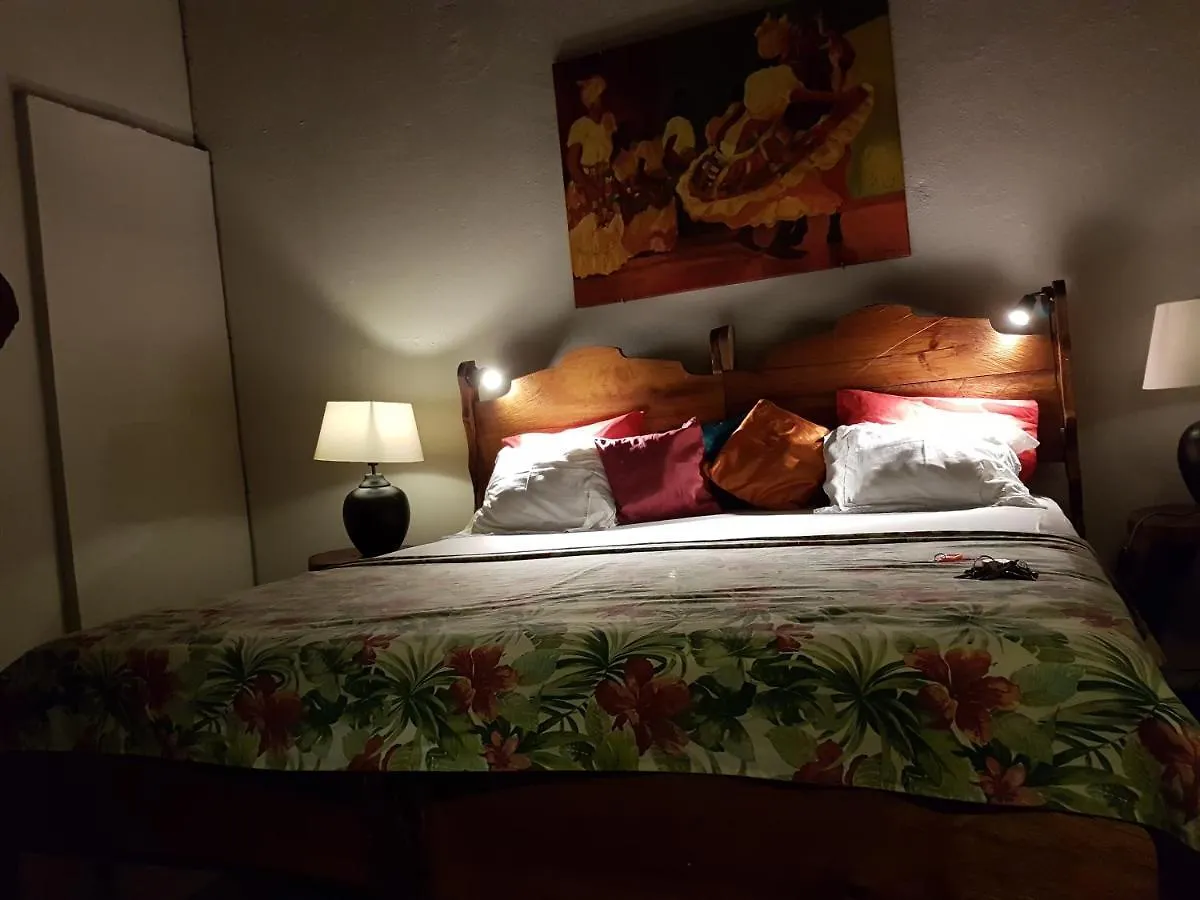Hibiscus Valley Inn Marigot