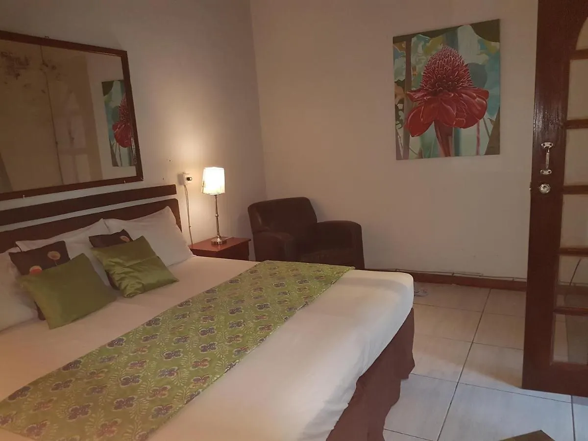 Hibiscus Valley Inn Marigot 3*,  Dominica