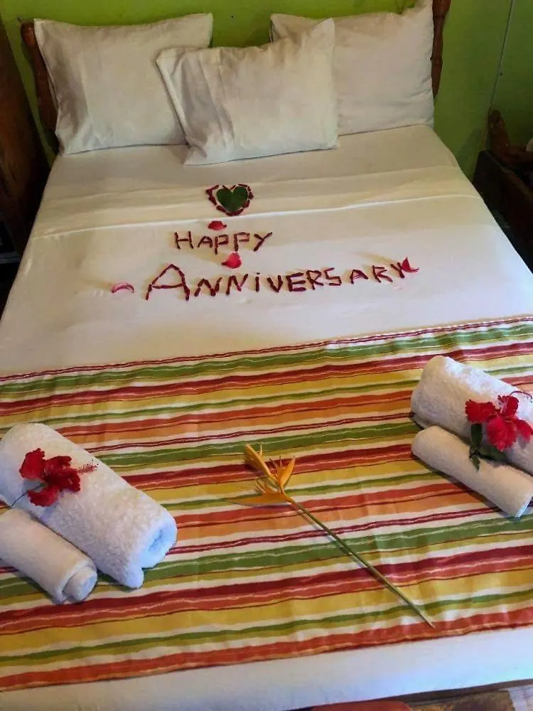 Hibiscus Valley Inn Marigot
