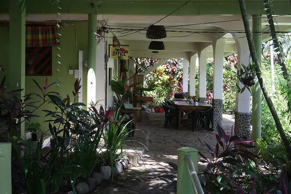 Hibiscus Valley Inn Marigot