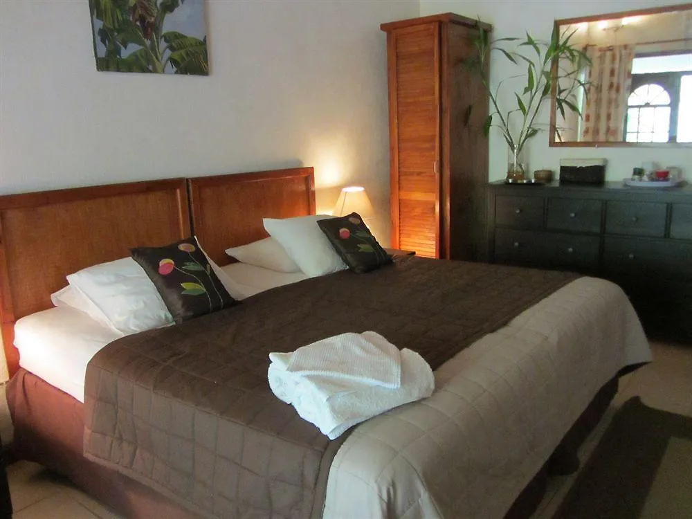 Hibiscus Valley Inn Marigot