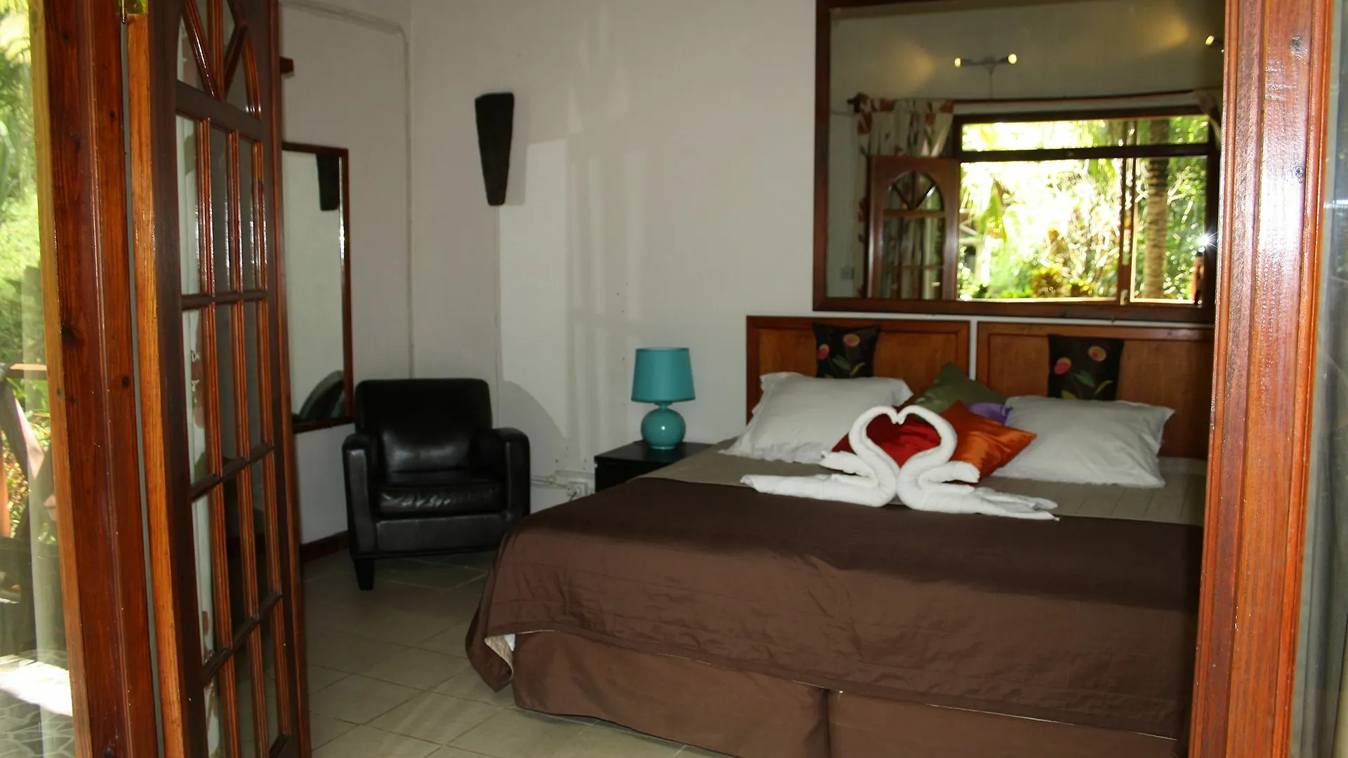 Hibiscus Valley Inn Marigot