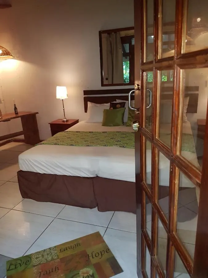 Hibiscus Valley Inn Marigot 3*,