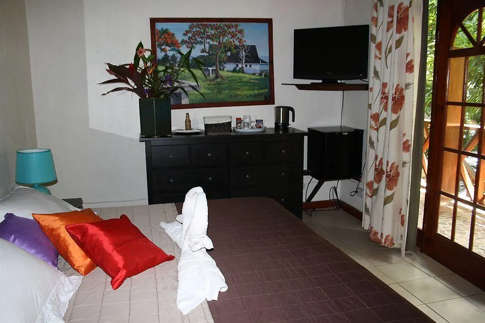 Hibiscus Valley Inn Marigot
